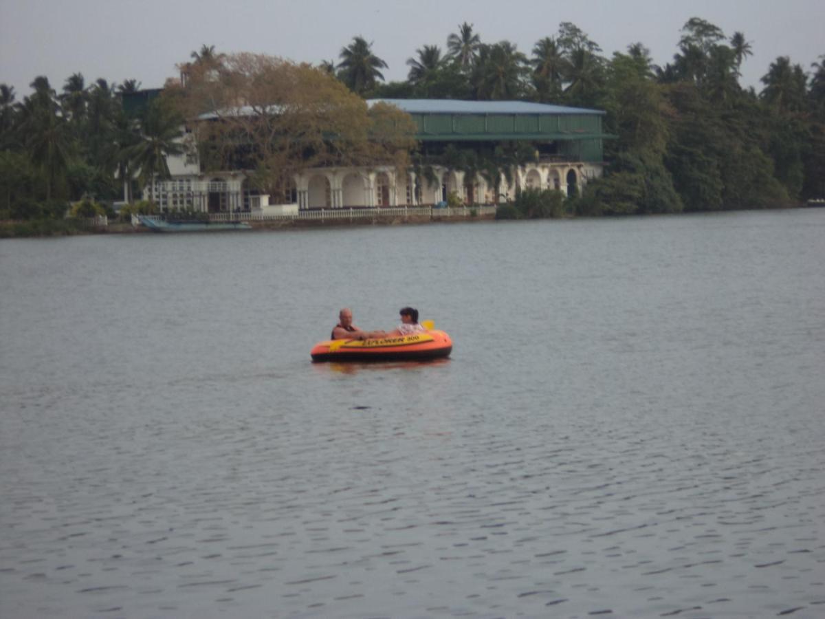 Lake Life Villa 앰발랑고다 외부 사진