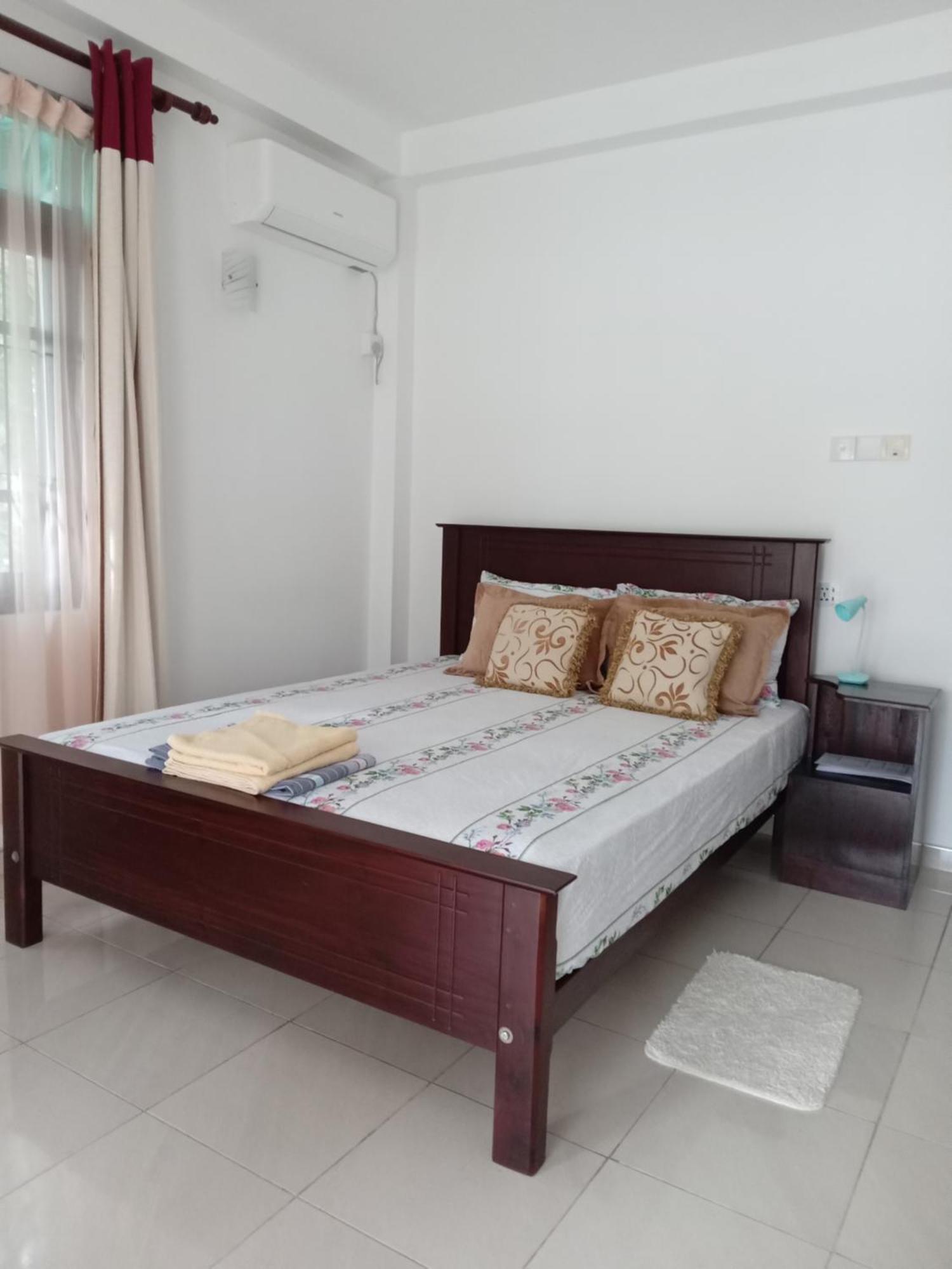 Lake Life Villa 앰발랑고다 외부 사진